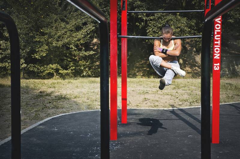 Hvězdy street workout nafotily benefiční kalendář pro rok 2016.