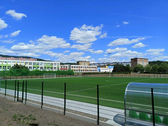 Klášterec má nové fotbalové hřiště s umělým povrchem.