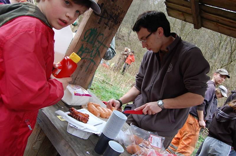 Úklid Bezručova údolí. 