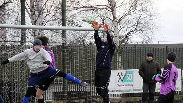 SK Černovice (ve fialovém) - SK Zlonice 3:2.