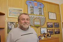 Starosta Vilémova Bohuslav Kreuz patří na Chomutovsku k superstarostům. Ve funkci je více než třicet let - od prvních svobodných voleb po pádu komunismu v roce 1990.