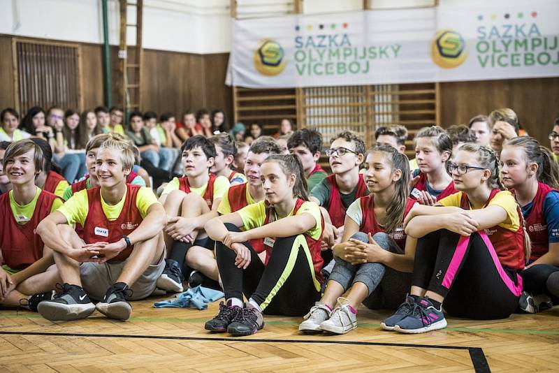 Studenti z Gymnázia a střední odborné školy v Klášterci se setkali se špičkovým skokanem do vody Michalem Navrátilem.