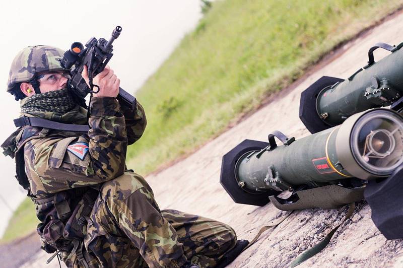 Bojovými střelbami z protiletadlových raketových kompletů vyvrcholilo tento týden ve vojenském újezdu Hradiště na Karlovarsku mezinárodní cvičení Tobruq Arrows 2016.