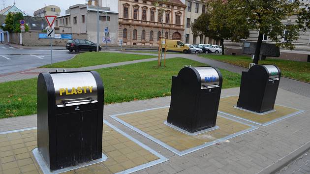 Takto vypadají podzemní kontejnery například v Lounech, kde fungují od roku 2017.