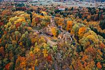 Barvy podzimního listí nádherně zbarvily krajinu Krušných hor i v okolí hradu Hasištejn. Foceno 19.10. 2019.