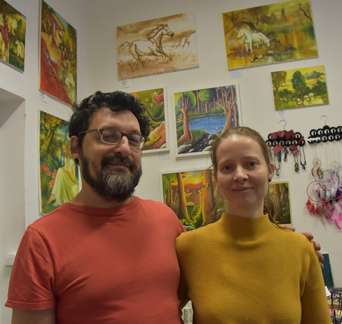 Výtvarníci Milan a Jana Tóthovi v centru Chomutova provozují obchůdek U Jednorožce.