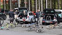 Na nejvyšší krušnohorském kopci se letos poprvé spustila lanovka. Slouží hlavně cyklistům, zároveň se totiž otevřel klínovecký trail park. Sobota 22. května