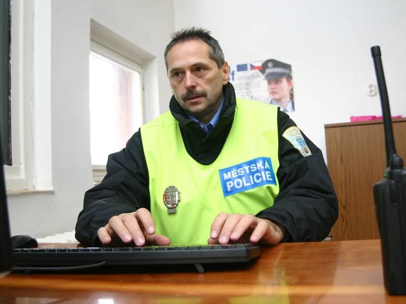 Strážník chomutovské městské policie. Ilustrační foto.