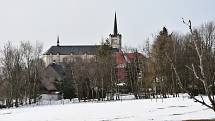 Kostelu sv. Václava ve Výsluní se pro jeho velikost říká také katedrála Krušných hor.