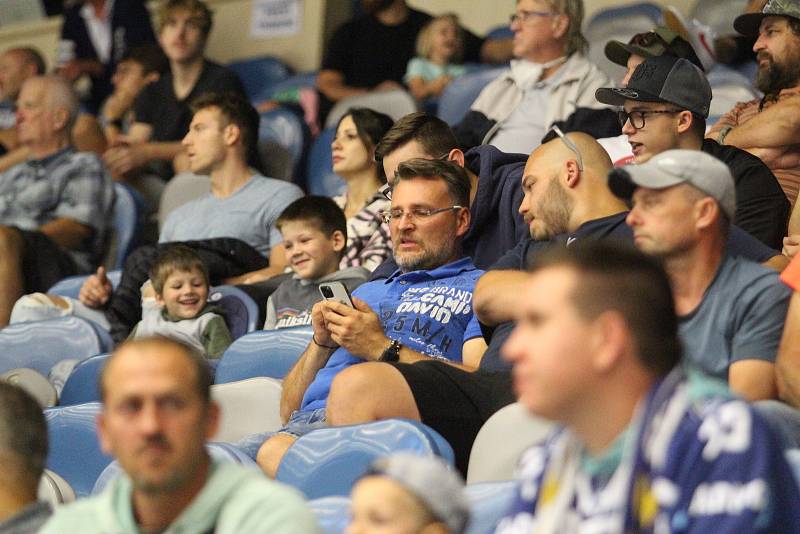 Fanoušci na hokeji Kladno - Hradec Králové v chomutovské hale.