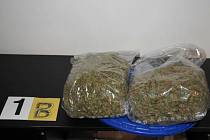 Policisté na Chomutovsku odhalili dva dealery marihuany.