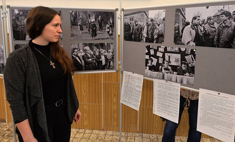 Komponovaný pořad a výstava fotografií Miroslava Rady k 30. výročí revoluce v kulturním domě v Klášterci