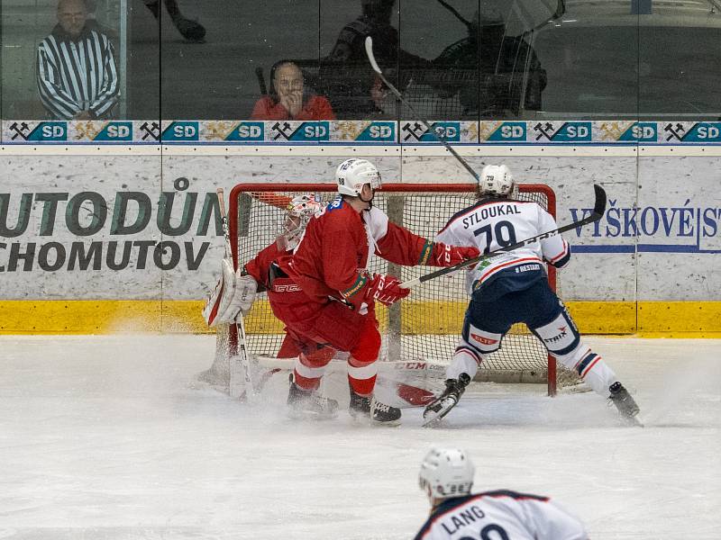 Chomutov (v bílém) doma nakonec porazil pražskou Slavii.