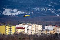 Na chomutovském sídlišti Zahradní zasahoval v pondělí 27. února záchranářský vrtulník.