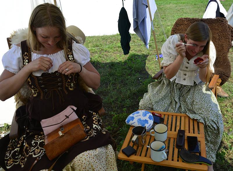 Na prostranství za Březnem u Chomutova se v historické bitvě utkali indini a vojska generála Custera.