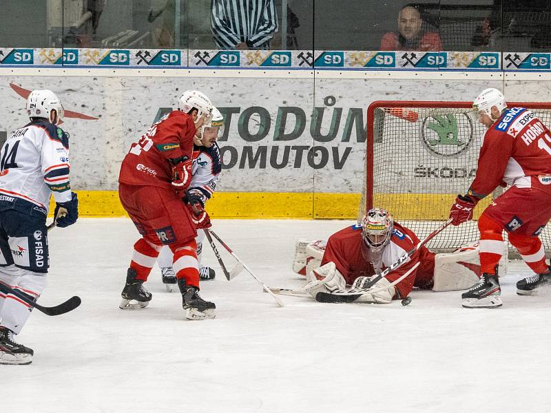 Chomutov (v bílém) doma nakonec porazil pražskou Slavii.