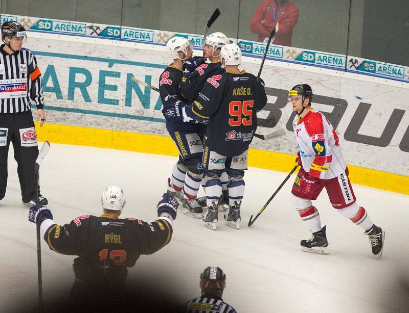 Z barážového zápasu Piráti Chomutov - HC Olomouc.