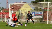 1.FC Spořice (v bílém) - SK Černovice 8:1