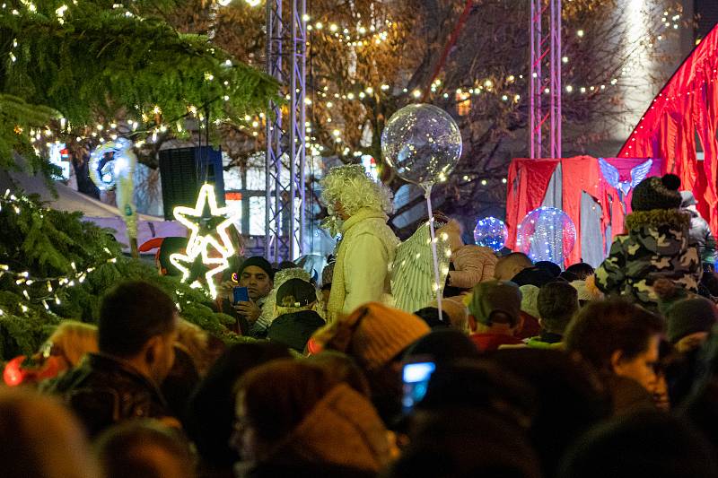 Rozsvícení vánočního stromu v Jirkově.