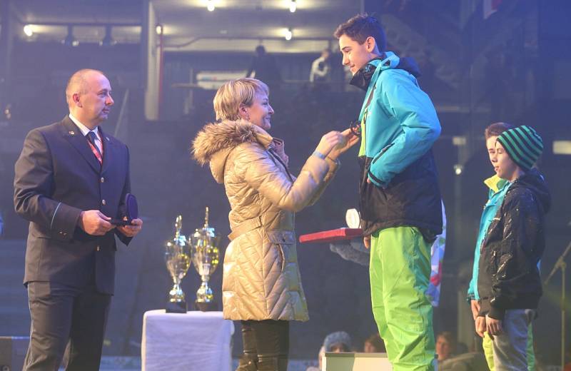 Závěrečným ceremoniálem vyvrcholily ve čtvrtek večer Zimní olympijské hry dětí a mládeže, které letos pořádal Ústecký kraj.