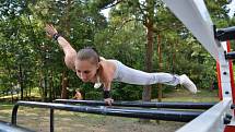 Hvězdy street workout nafotily benefiční kalendář pro rok 2016.