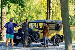 Na Kamencovém jezeře, v budově radnice nebo v Údlicích u Chomutova se natáčí film Praga pana Příhody.