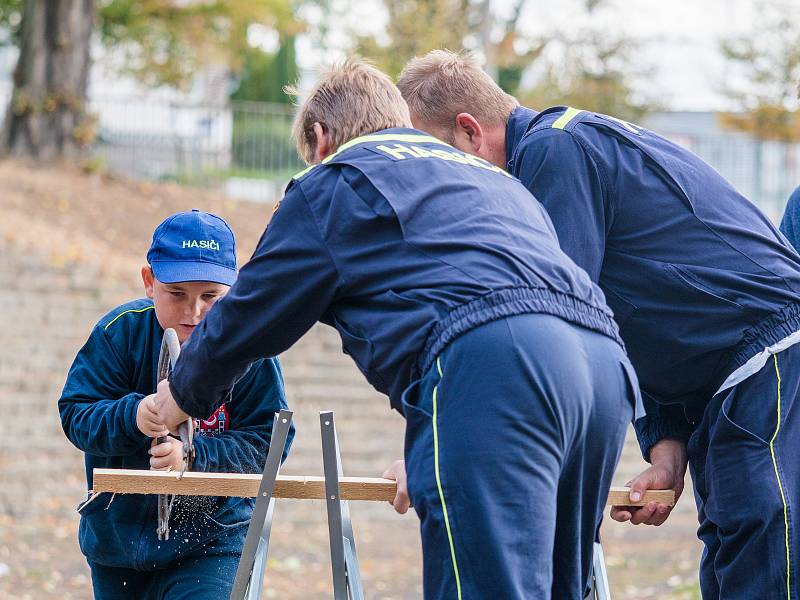 Sbor dobrovolných hasičů z Chomutova uspořádal  tradiční závod, který pořádá každým rokem. Letos se závod konal poprvé na bývalém letním stadionu v centru města.