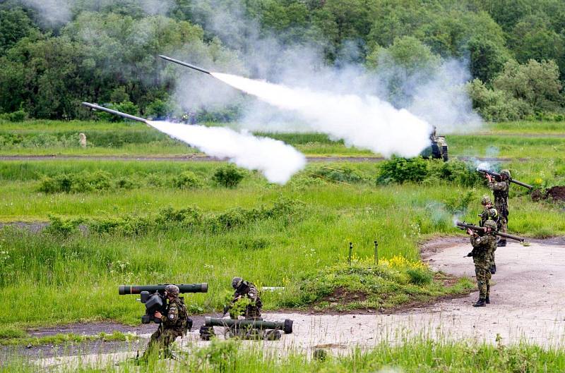 Bojovými střelbami z protiletadlových raketových kompletů vyvrcholilo tento týden ve vojenském újezdu Hradiště na Karlovarsku mezinárodní cvičení Tobruq Arrows 2016.