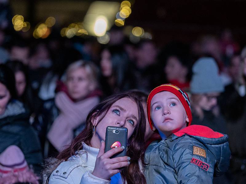 Zahájení adventu a rozsvícení vánočního stromu v Chomutově.