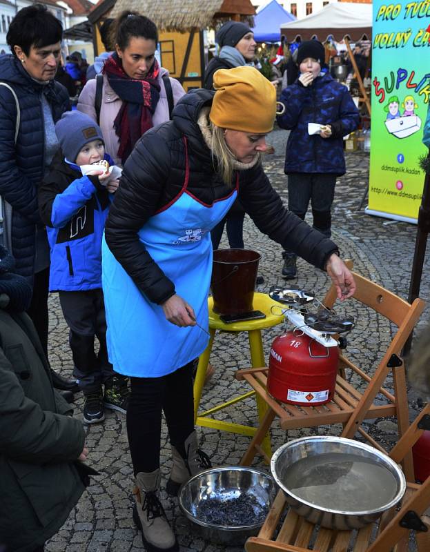 Adventní trhy a rozsvícení vánočního stromu v Kadani