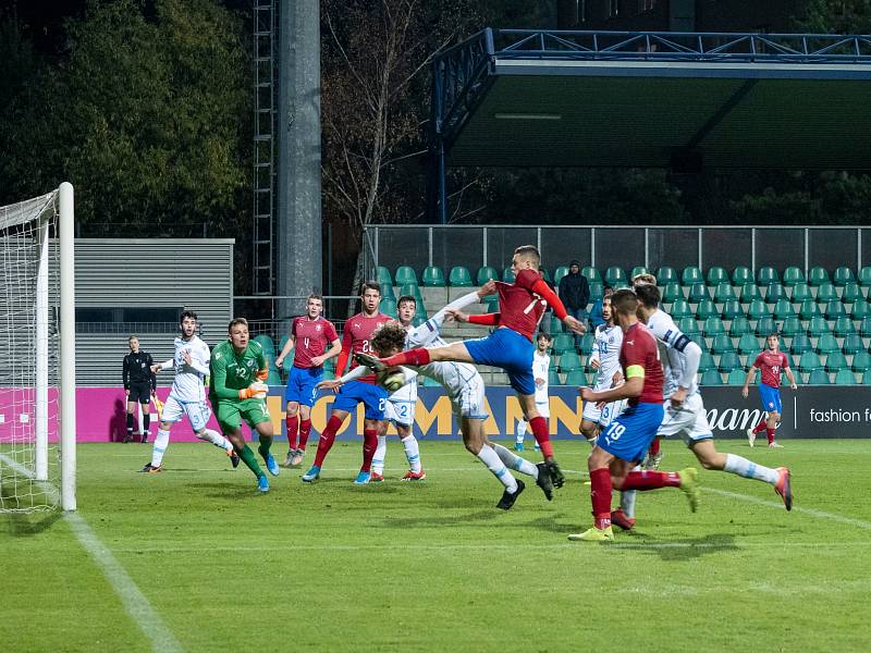 Česká reprezentace do 21 let (v červeném) přehrála jasně San Marino.