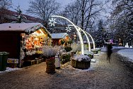 Vánoční trhy v chomutovském parku.