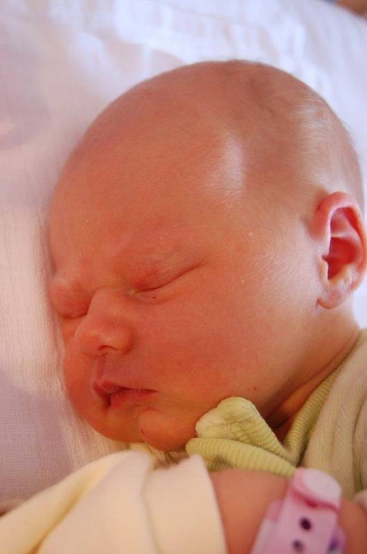 Terezka Brettová se narodila Kláře Brettové z Jirkova první zářijový den v 16:15 hodin. Na svět jí pomohli chomutovští porodníci. Měřila 51 cm a vážila 3,35 kg.