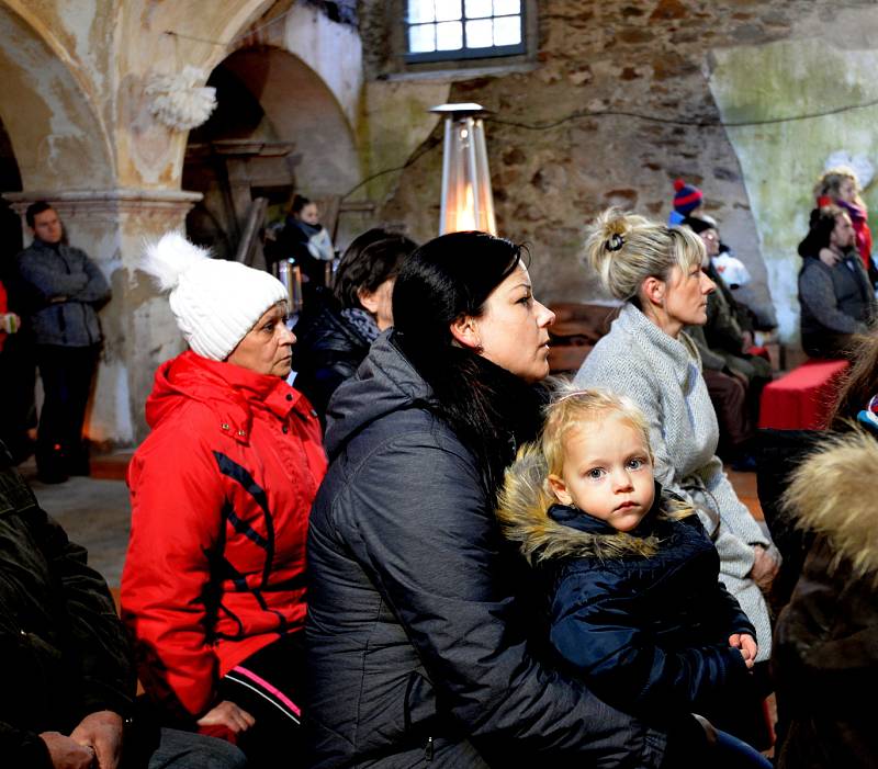 V Blatně u Chomutova se opravil vnitřek kostela. Při této příležitosti zapěl smíšený pěvecký sbor s pořadem vánočních koled.