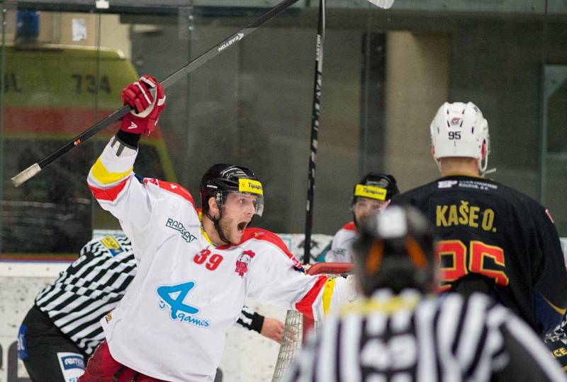 Z barážového zápasu Piráti Chomutov - HC Olomouc.