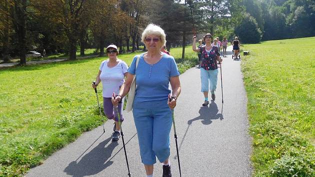 Knihovníci chystají nordic walking procházku Bezručovým údolím