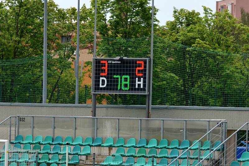 FC Chomutov (v bílém) - TJ Sokol Libiš