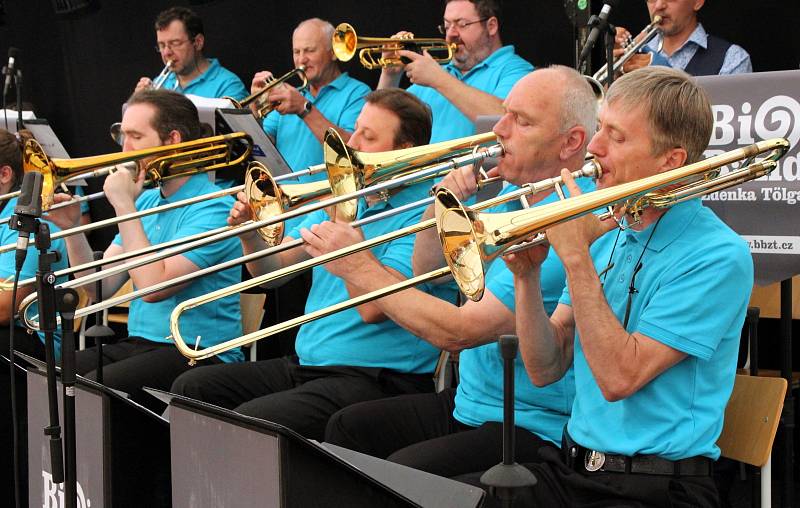 Marienberg hostil Sasko-českou pivní zahradu. Hrál na ní také Big Band Zdeňka Tölga.