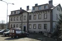 JEDEN ZE ČTYŘ. Prunéřovské domy jsou v Kadani nejhorší adresou. Žije v nich na 280 obyvatel, kteří jsou ve většině případů zadlužení a mají mizivou šanci získat bydlení ve městě.