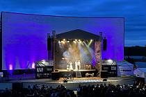 Společnost Kultura pod hvězdami zahájila letošní sezónu v Chomutově koncertní verzí muzikálu Rebelové.