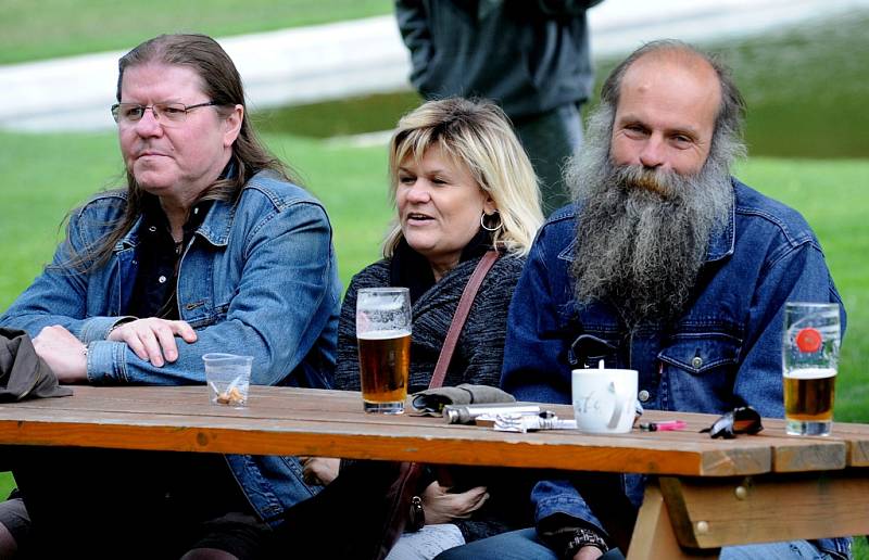 Festival Pecká Motopecka přilákal do Vysoké Pece příznivce tvrdší hudby a motorkáře