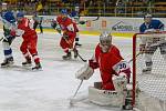 U18 Turnaj pěti zemí dnes začal v Klášterci nad Ohří zápasem Česko -Finsko. Po závěrečném hvizdu třetí třetiny zobrazovala tabule časomíry výsledek 1:4. Zápasu v hale místního zimního stadionu přihlíželo necelých 11 diváků. (5.2.2020)