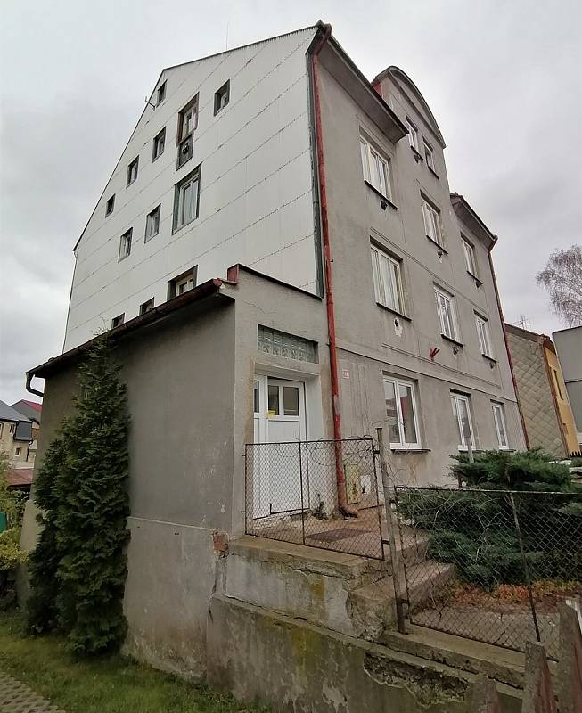 Do letoška spadá i obnova bytového domu v Nádražní ulici v Klášterci nad Ohří, která začala loni.