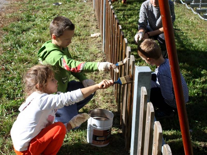 Dobrovolníci zvelebí okolí v rámci projektu 72 hodin