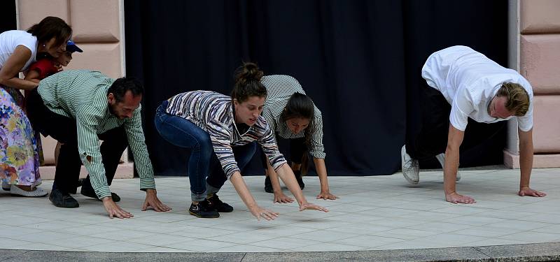 Festival Obnaženi se rozloučil tancem. Diváky vtáhl doslova do děje.