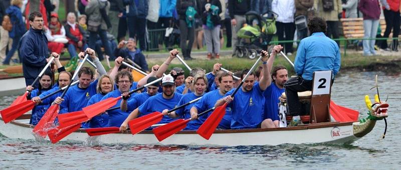 Dragon Cup - závod dračích lodí. Kamencové jezero 2013.