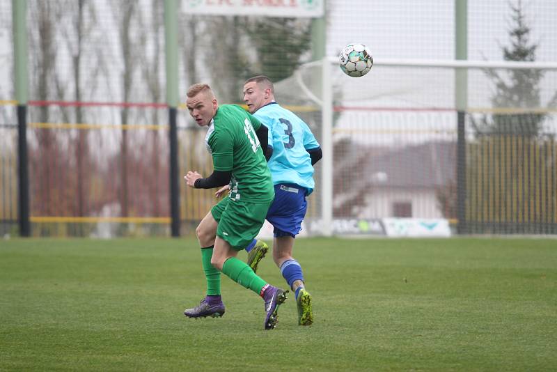 Spořice (modré dresy) porazily v posledním podzimním kole I. A třídy 4:1 celek Libouchce