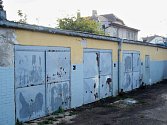 Soubor garáží, které v minulosti patřily zrušenému státnímu podniku Veros Chomutov