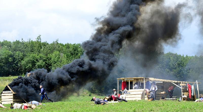 Na prostranství za Březnem u Chomutova se v historické bitvě utkali indini a vojska generála Custera.