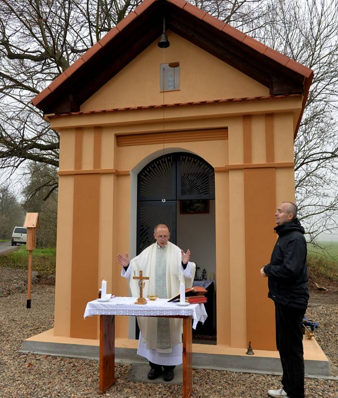 KAPLIČKA. Kromě nového kabátu se dočkala i vysvěcení.